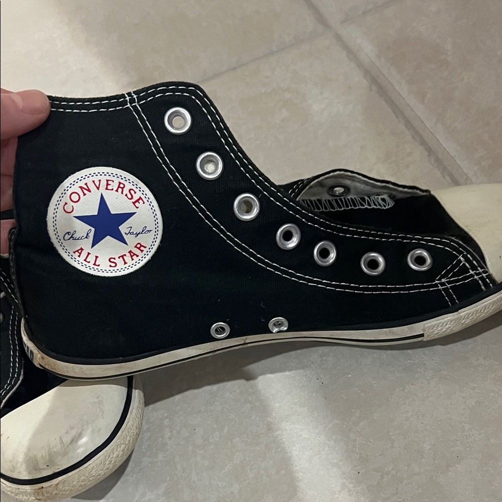 Converse Men/size 5 Women size 7 Black and White High-Tops